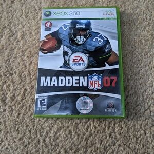 Madden NFL 07 Xbox 360 Game - Green Case